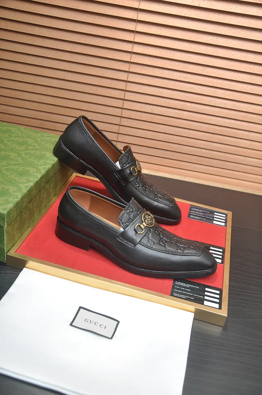 Men's shoes💰460💶Italy's top luxury men's shoes giant [GUCCI Gucci] has a new model 🍃Original European style🔰 Pleasant to the eye😍In order to make the shoes more durable and non-deformable🌀The production continues to follow traditional methods but there is still no lack of innovation💪The original cowhide is chosen for the leather♻️ Smooth, natural and exceptionally bright⭐Made of imported cowhide, the first choice of the rich 38-45 (45 customized)